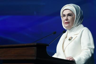 Emine Erdoğan'dan karne alan öğrencilere tebrik
