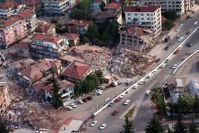 17 Ağustos depreminin 27. yılı: Hayatını kaybedenler anılıyor