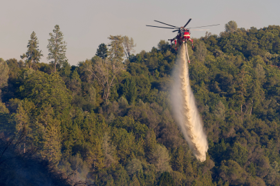 ABD'de yangına müdahale eden helikopter düştü