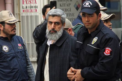 Alparslan Kuytul'un evinde arama yapıyor