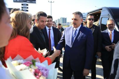 Bakan Çiftçi, Diyarbakır'da ziyaretlerde bulundu