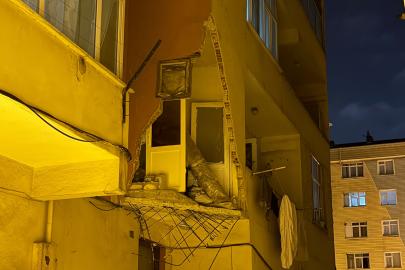 Balkon çöktü, 5 katlı bina boşaltıldı