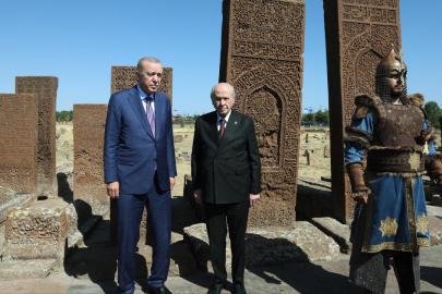 Cumhurbaşkanı Erdoğan, Selçuklu Meydan Mezarlığı'nı ziyaret etti
