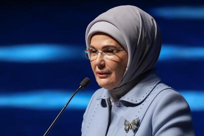 Emine Erdoğandan Ukrayna mesajı: Toplumların en büyük gücü tek yürek olabilmek