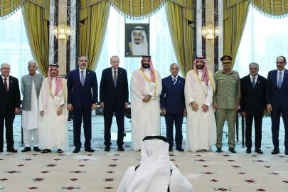 Mekke Ortak Savunma Anlaşması dünya basınında. "Üç bölgesel güç işbirliğini pekiştirdi"