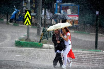 Meteorolojiden kuvvetli sağanak uyarısı. 11 şehir için sarı kodlu uyarı yapıldı