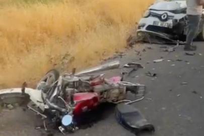 Otomobille çarpışan motosikletteki iki kişi hayatını kaybetti
