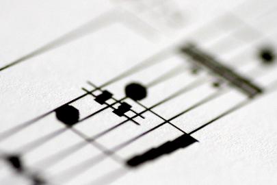 Yapay zeka ile üretilen şarkılar listelerden silindi